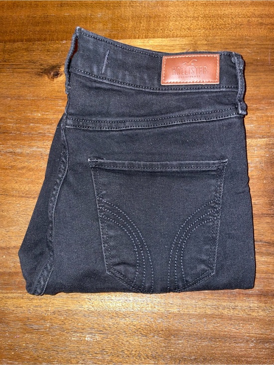 Hollister Denim - Hollister Black High Rise Super Skinny with Back Pocket Stitch